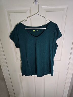 Xersion Womens Green V Neck Dri-Fit Athletic Top Large
